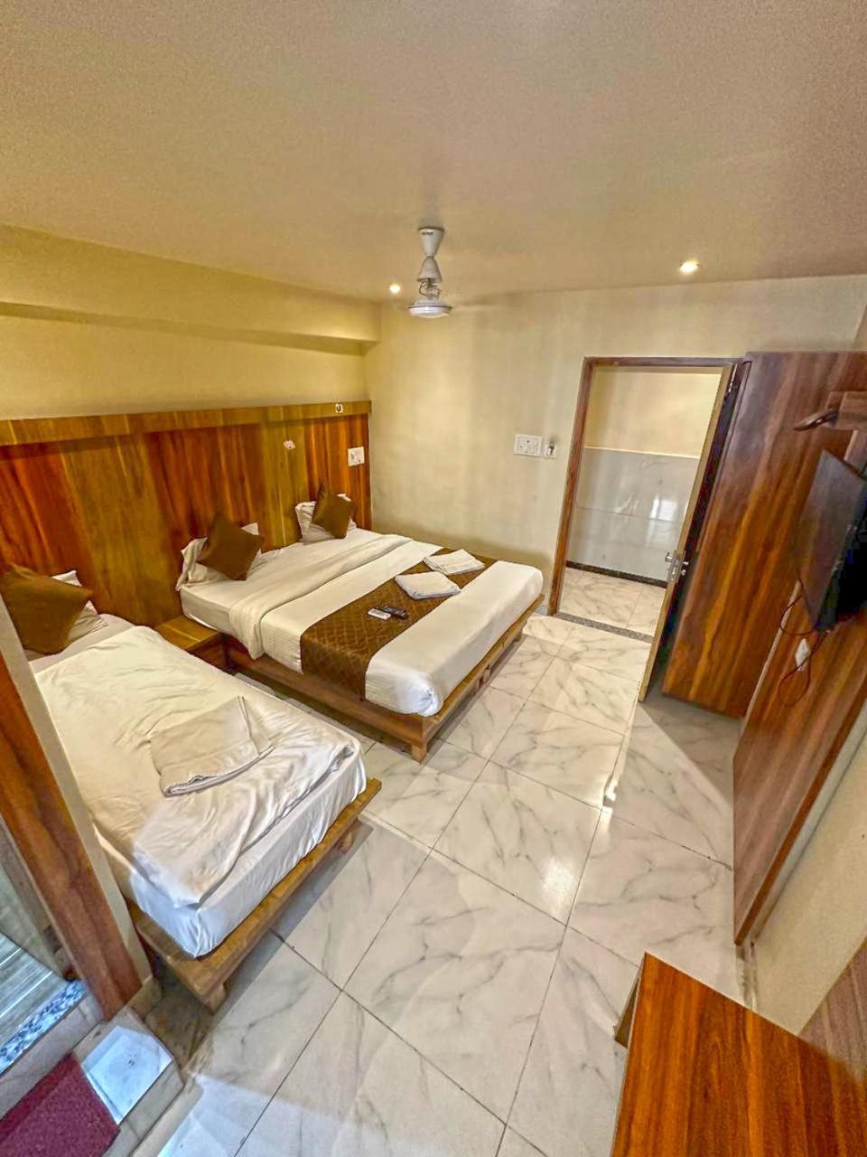 Hotel Mourya Residency Navi Mumbai Exteriör bild